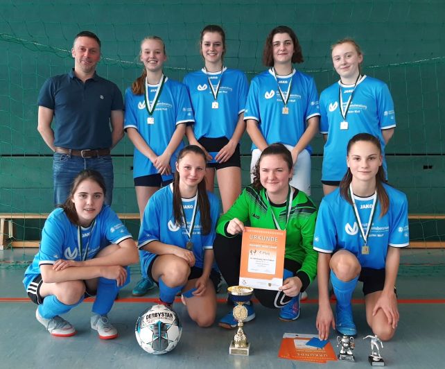 Mädchen-Fußballmannschaft des Julius-Motteler-GymnasiumsSieger im Anti-Drogen-Cup 2020