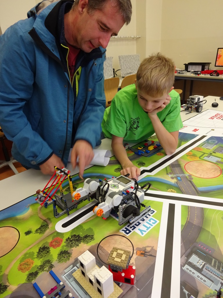Die Lego-Robotik - immer spannende Aufgaben für die 2 Robotik-Teams