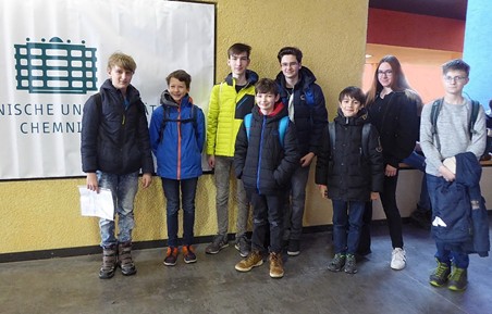 Erfolgreiche Teilnehmer der 20. Sächsischen Physikolympiade des JMG an der TU Chemnitz (12.03.2019)