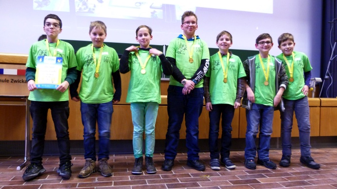 Team: Junior-Motten 2016/2017 - Sieger in der Kategorie FLL-Forschungsauftrag Team: Junior-Motten 2016/2017