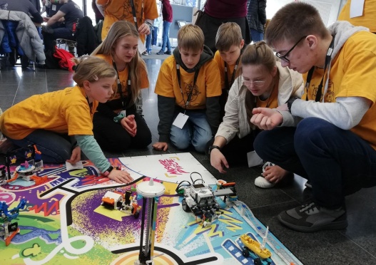 FLL Regensburg - das Team testet nochmals